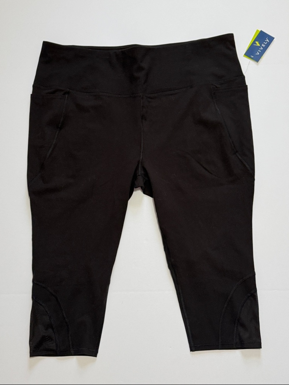 Vively Black Yoga Capri Leggings with Side Pockets